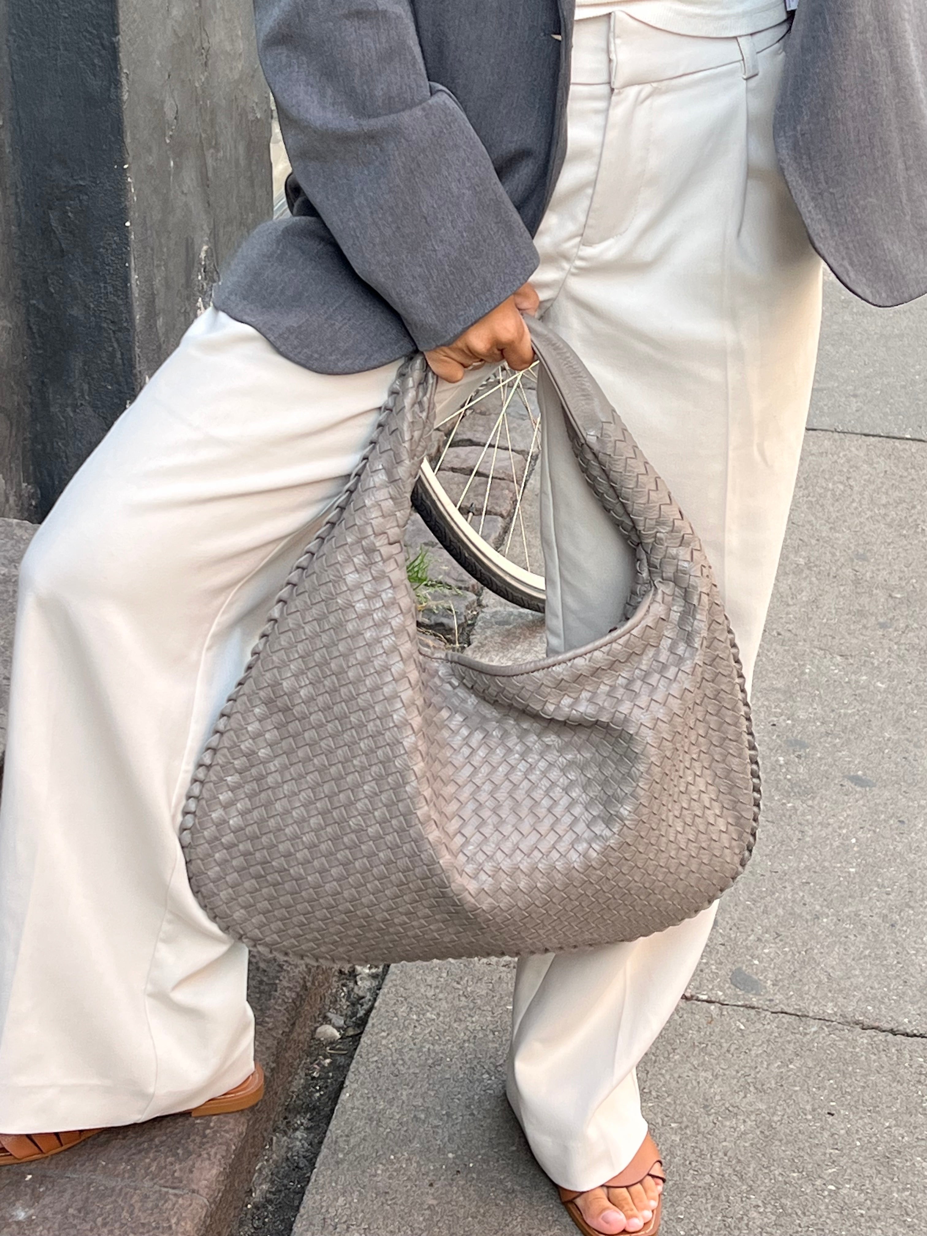 Niya Musthave Bag - Light grey
