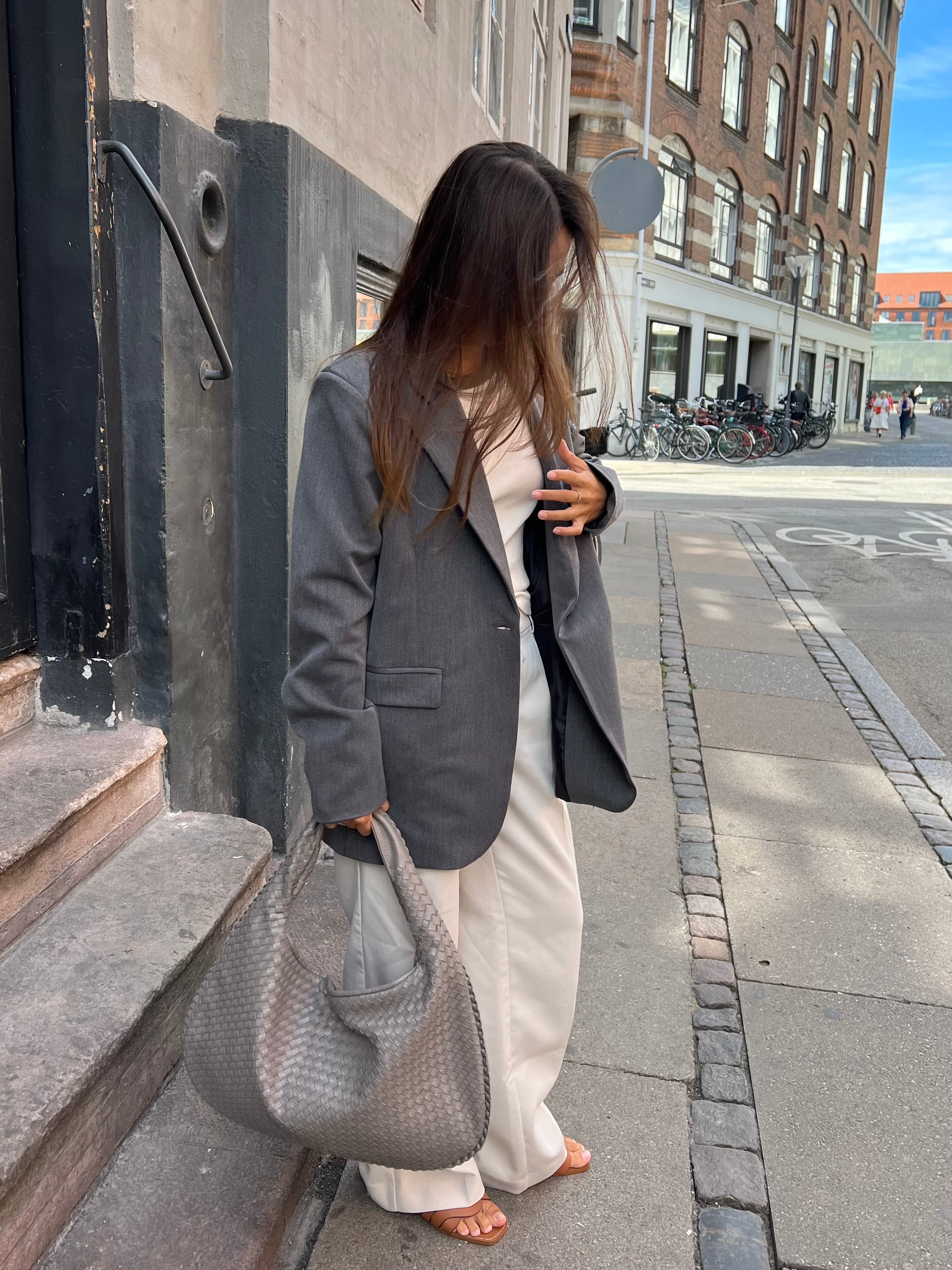 Niya Musthave Bag - Light grey
