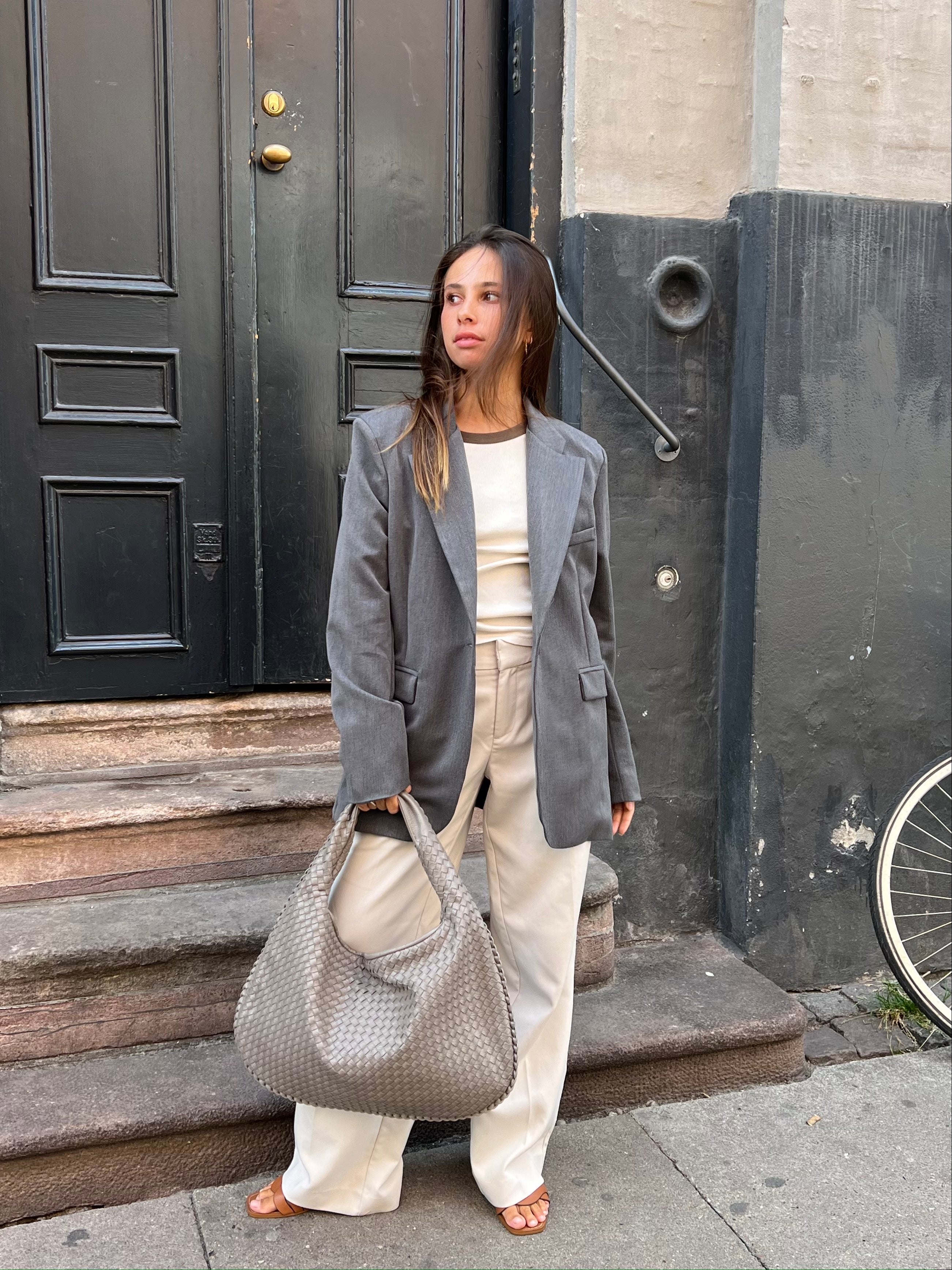 Niya Musthave Bag - Light grey