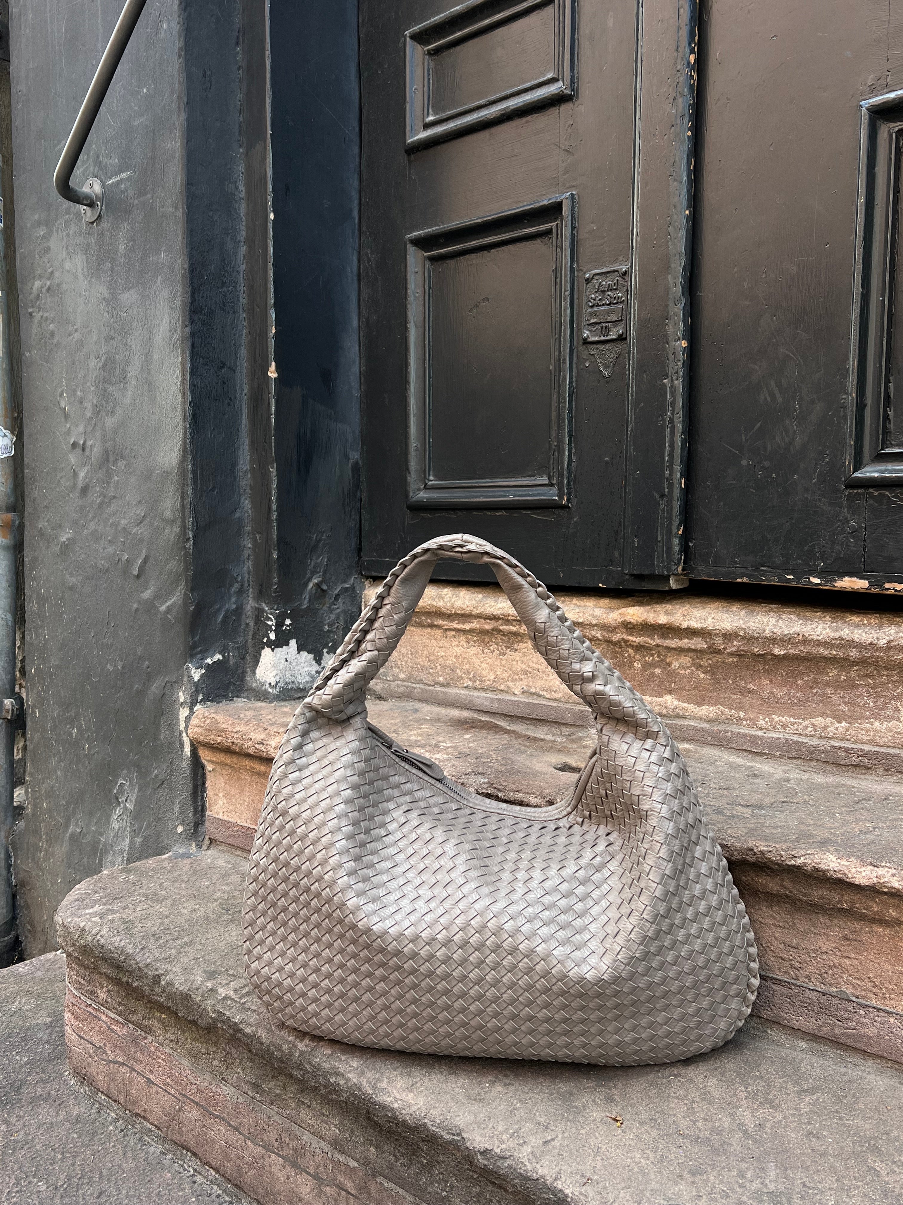 Niya Musthave Bag - Light grey