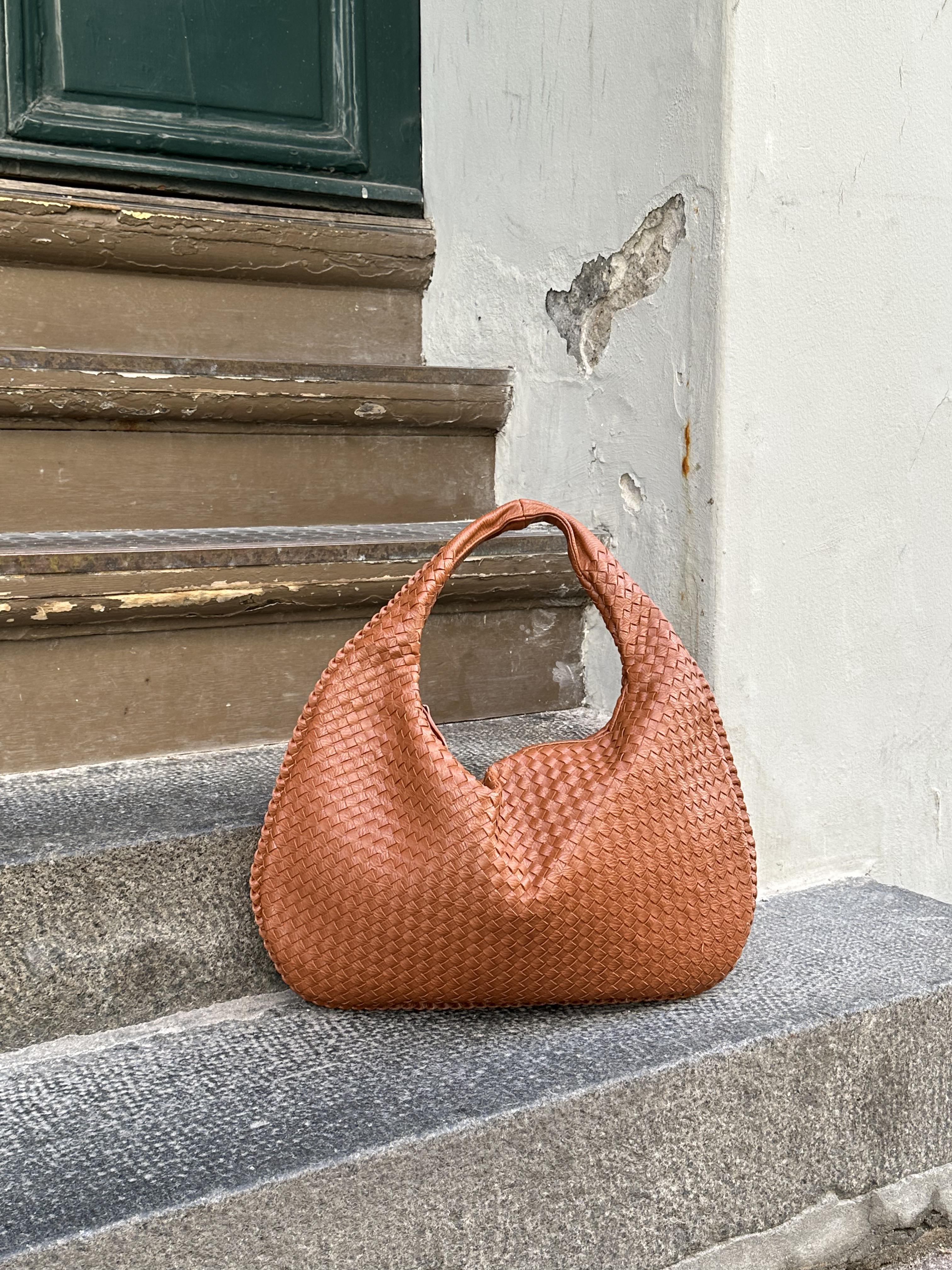 Niya Musthave Bag - Camel